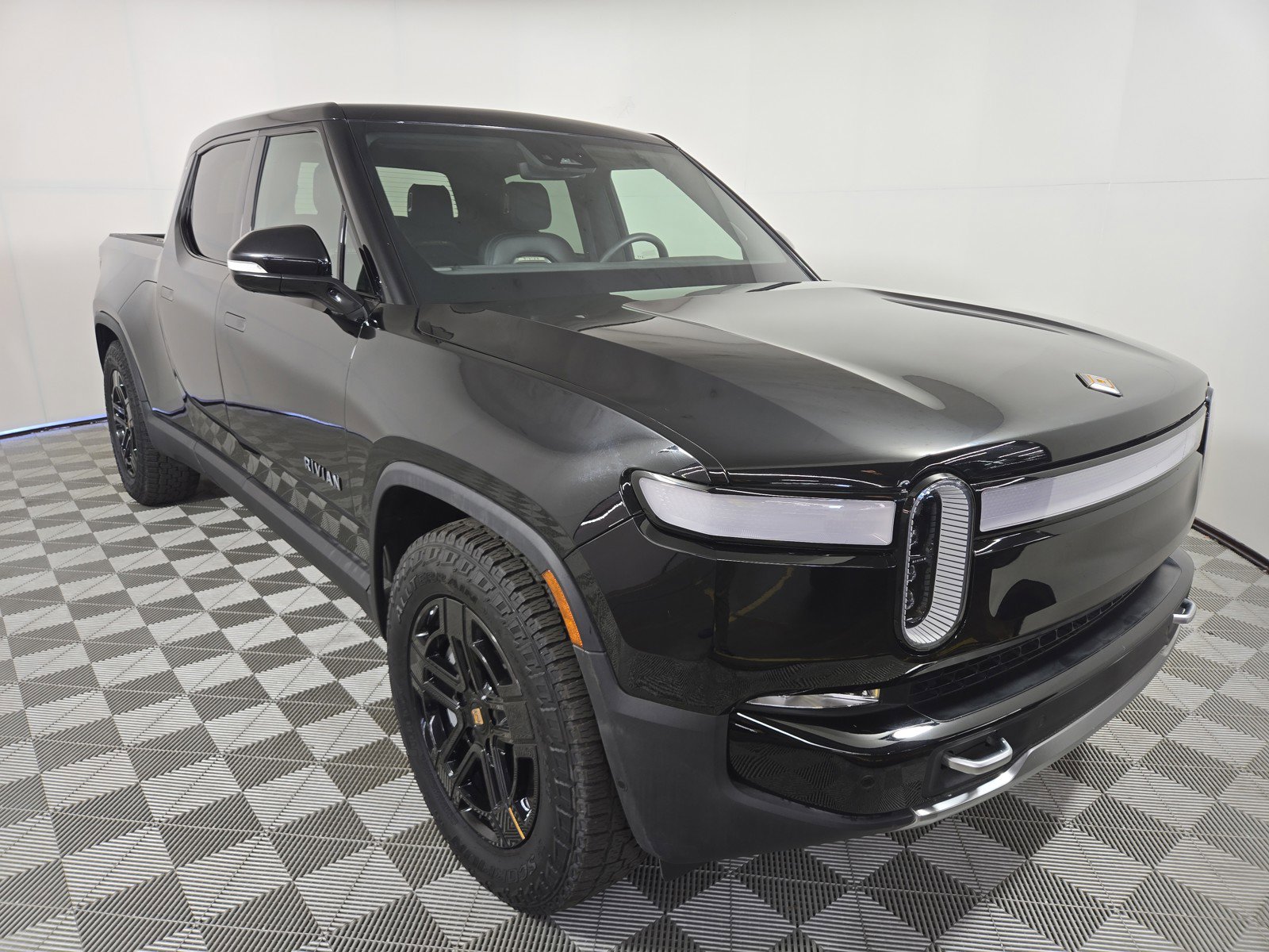 Used 2024 Rivian R1T Adventure image 7