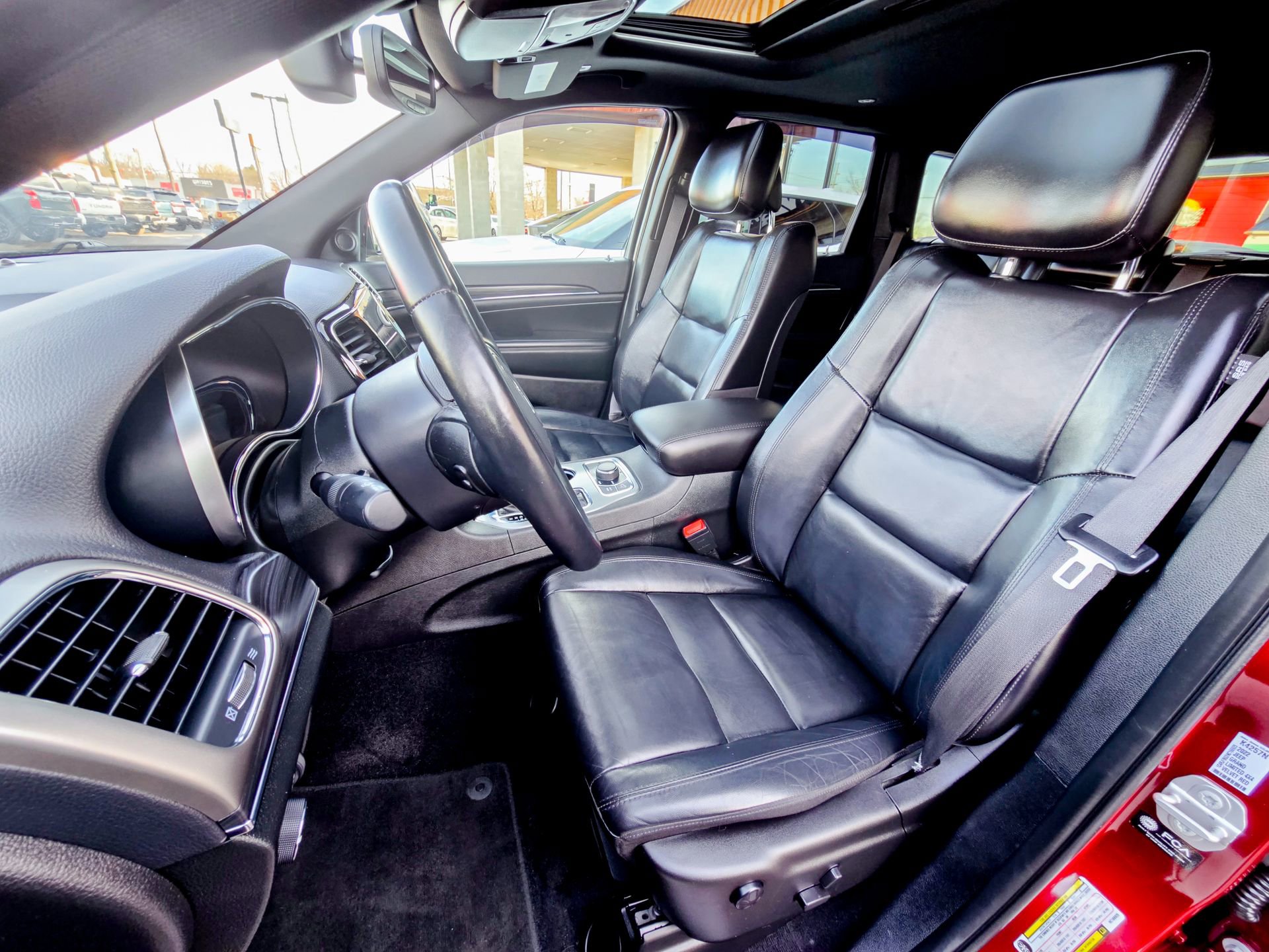 Used 2022 Jeep Grand Cherokee Limited image 29