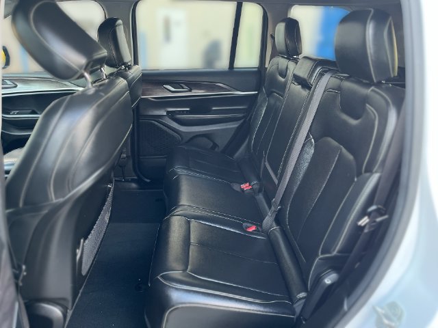 Used 2023 Jeep Grand Cherokee Limited AWD/4WD image 26