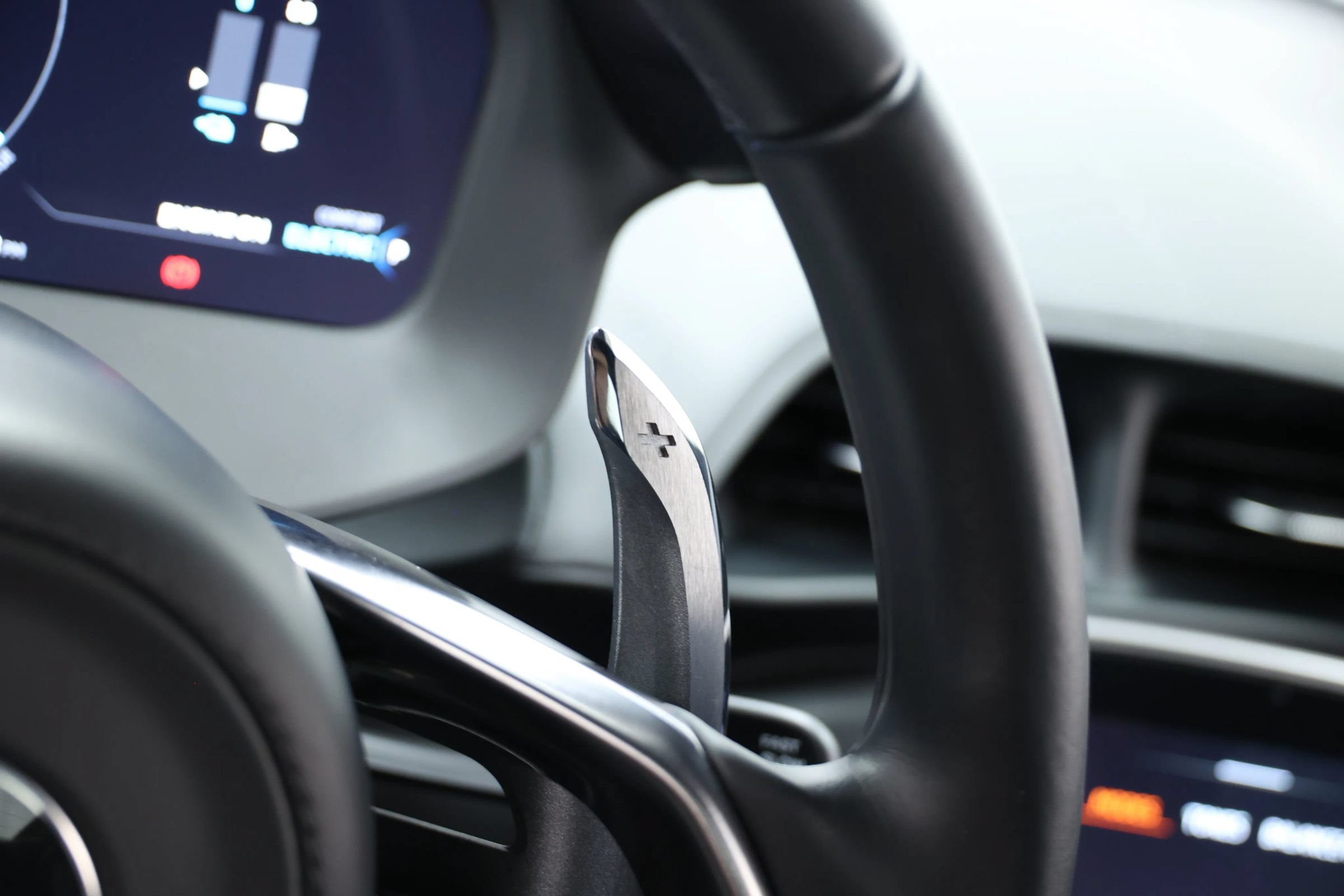 Used 2023 McLaren Artura RWD image 30