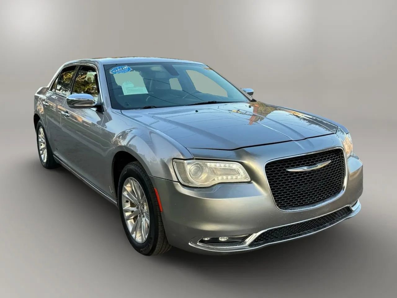 Used 2017 Chrysler 300 C RWD image 3