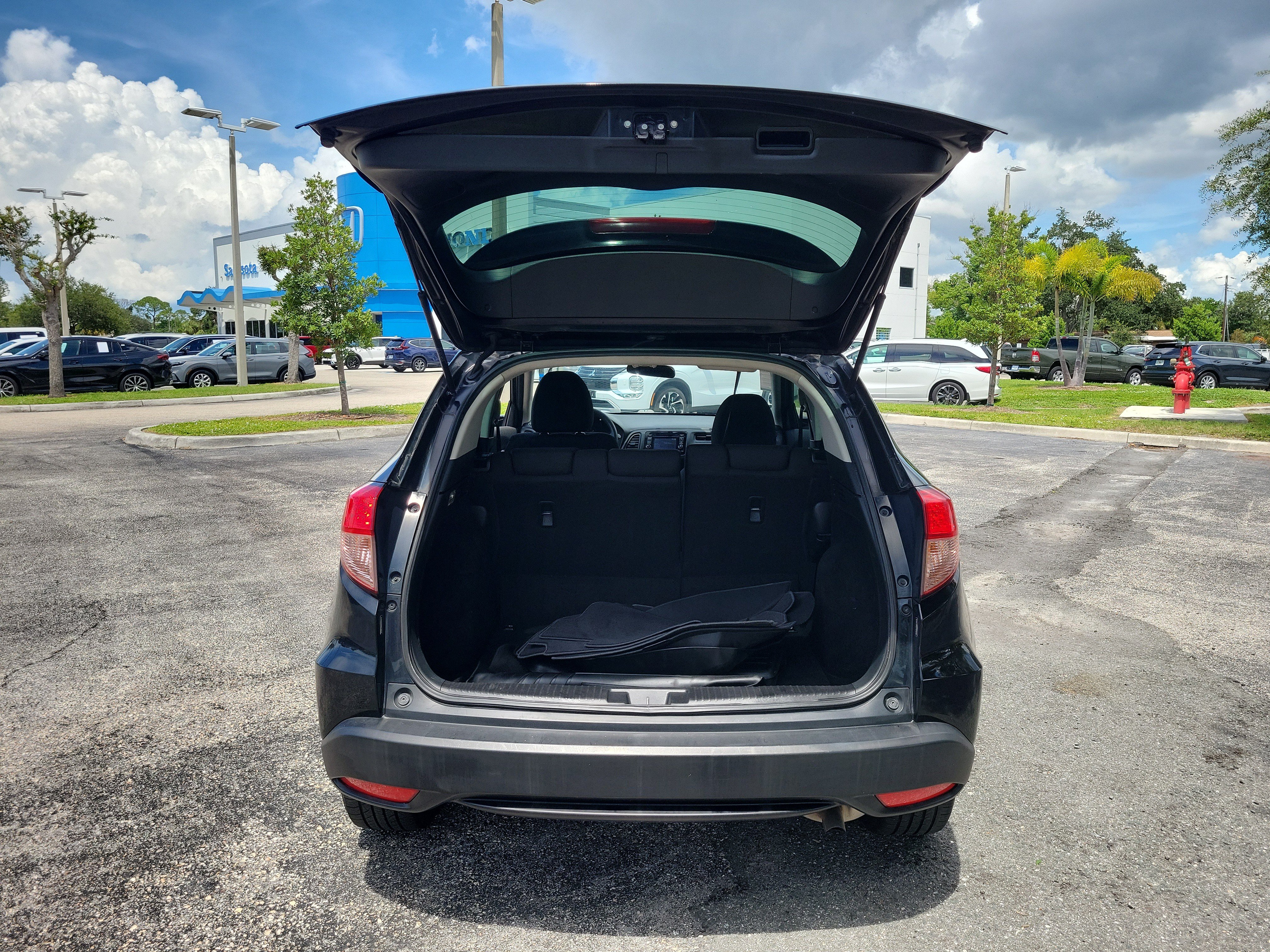 Used 2016 Honda HR-V LX image 11