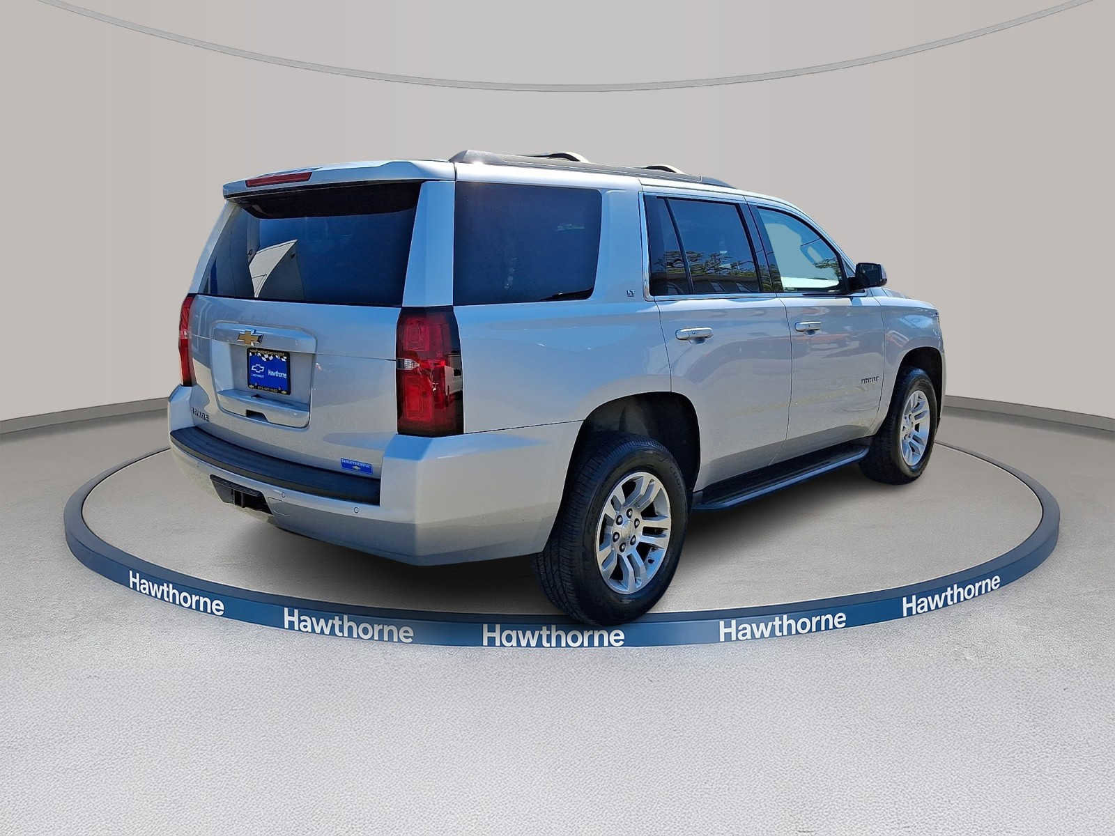 Used 2019 Chevrolet Tahoe LT w/ Luxury Package AWD/4WD image 3