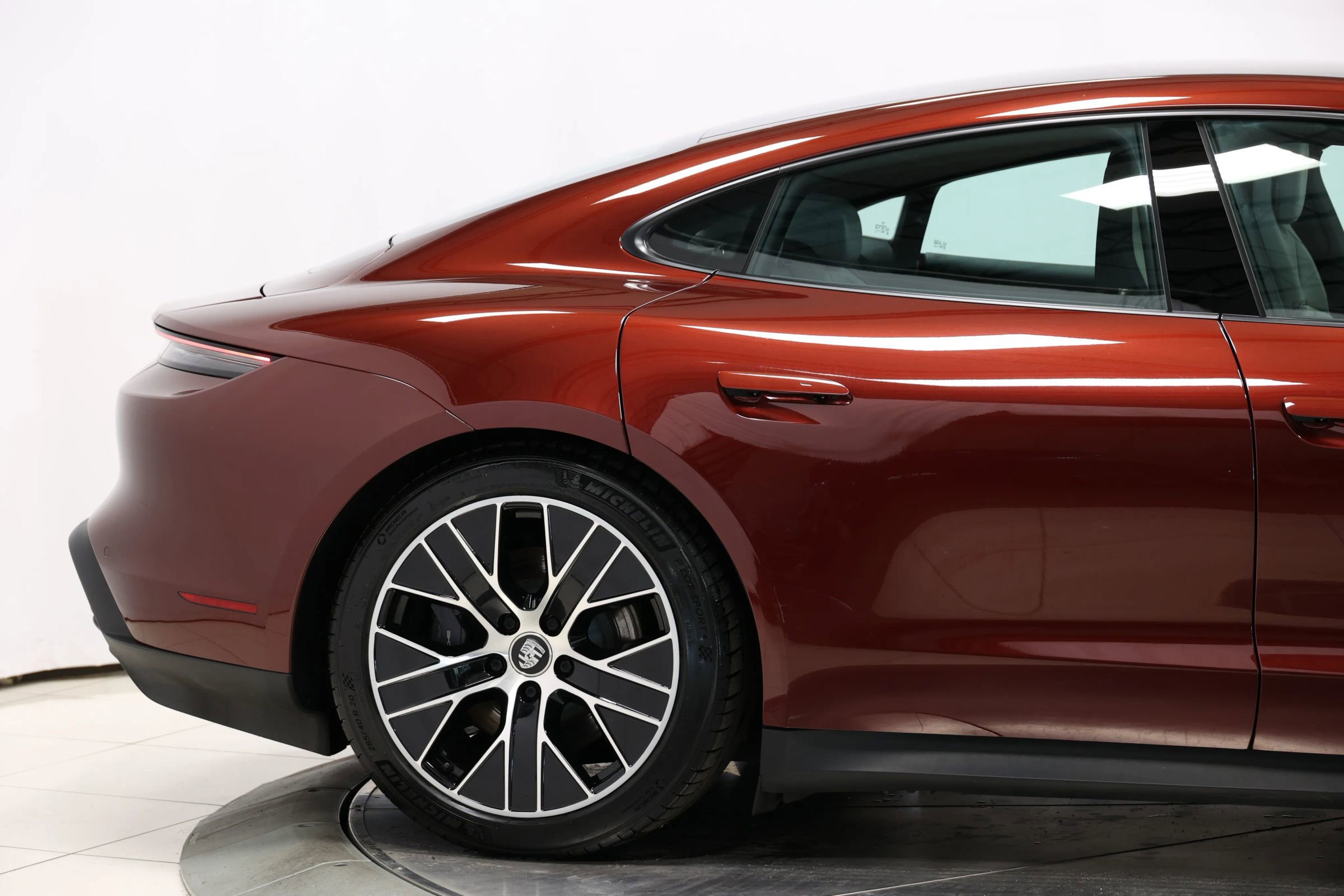 Used 2022 Porsche Taycan image 51