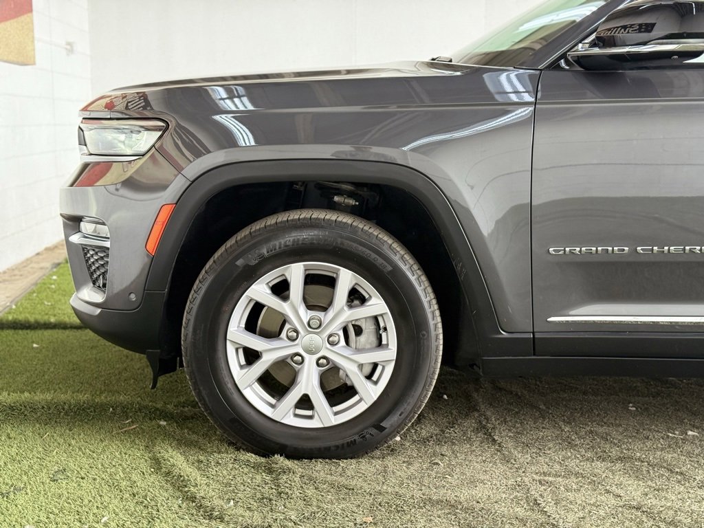 Used 2022 Jeep Grand Cherokee Limited w/ Luxury Tech Group II image 11