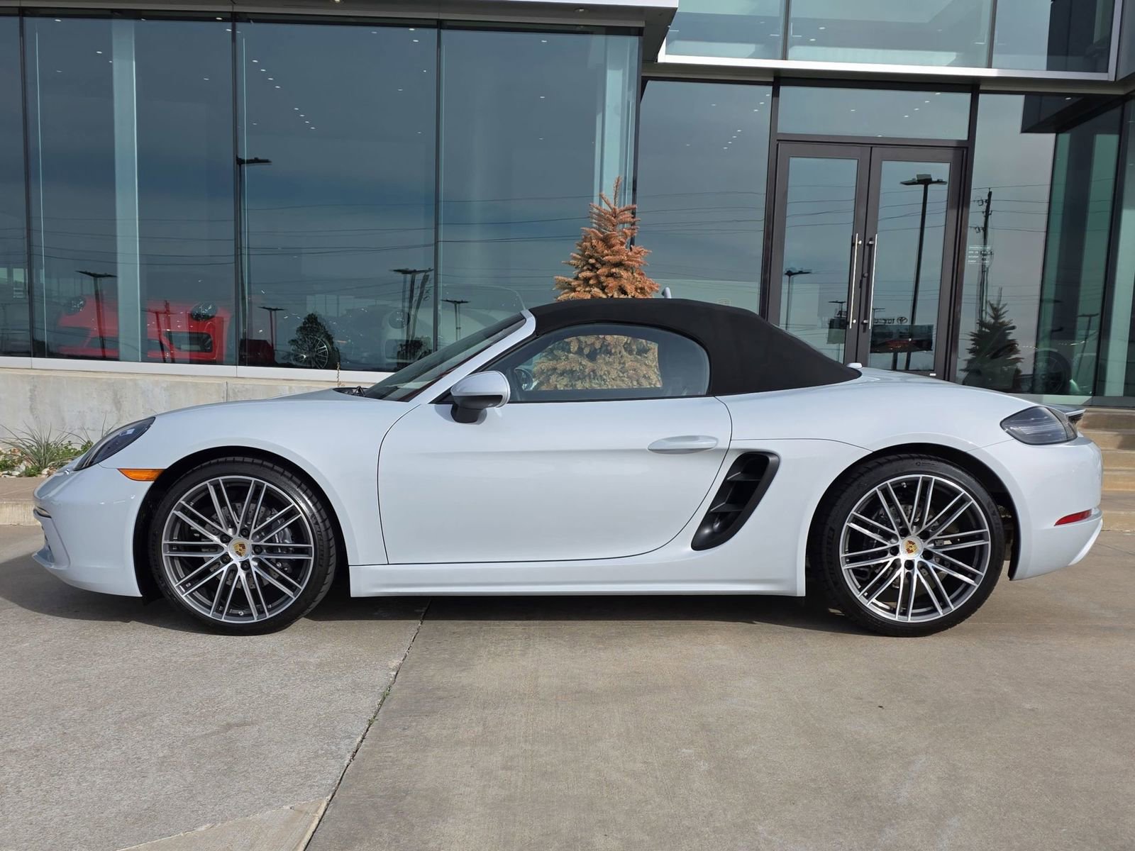 Certified 2025 Porsche 718 Boxster image 2