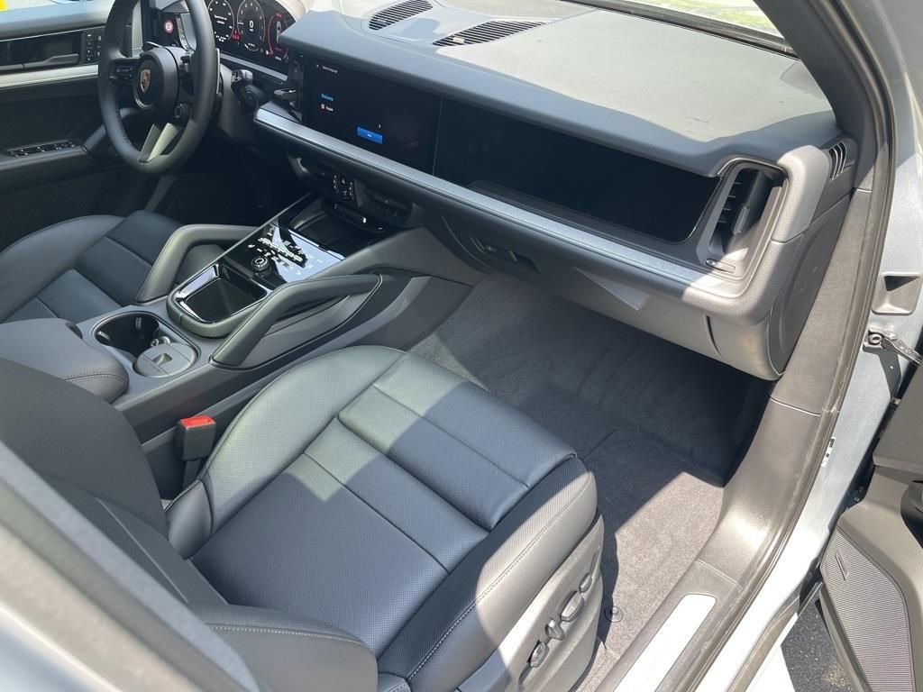 Certified 2025 Porsche Cayenne AWD/4WD image 21