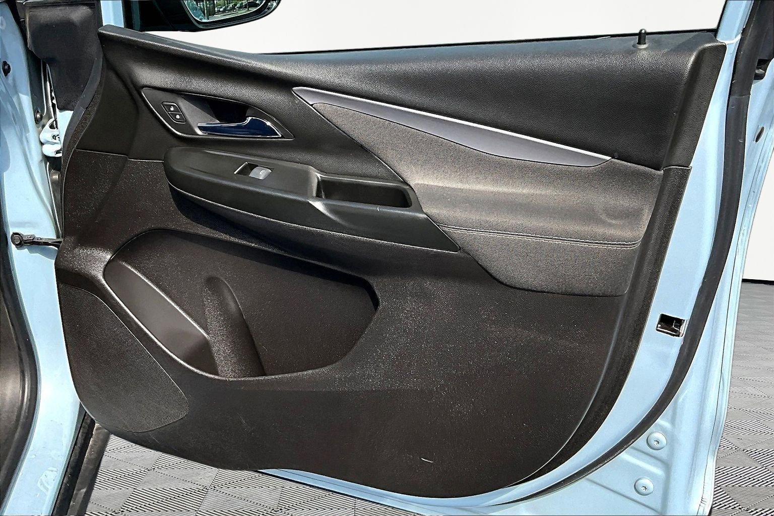 Used 2022 Chevrolet Bolt LT FWD image 28