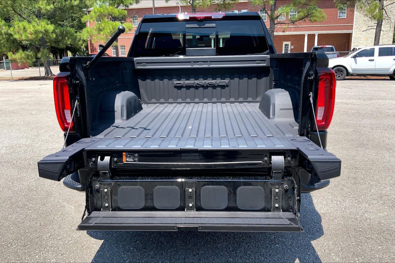 Used 2024 GMC Sierra 1500 Denali w/ Denali Reserve Package AWD/4WD image 36