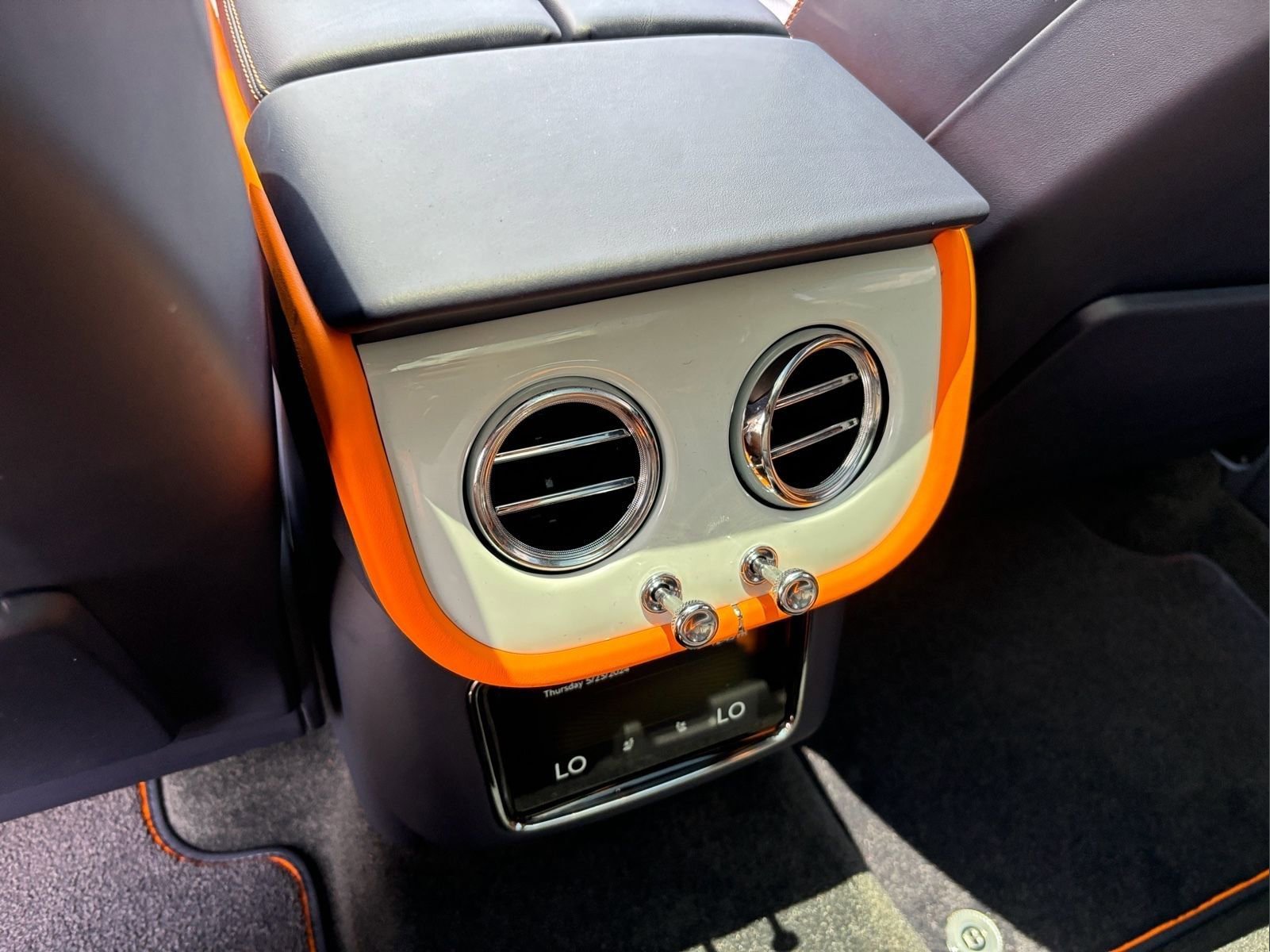 Used 2024 Bentley Bentayga image 31