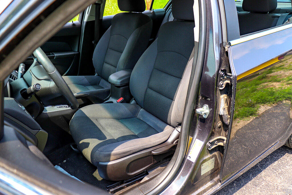 Used 2015 Chevrolet Cruze LT w/ Technology Package image 19