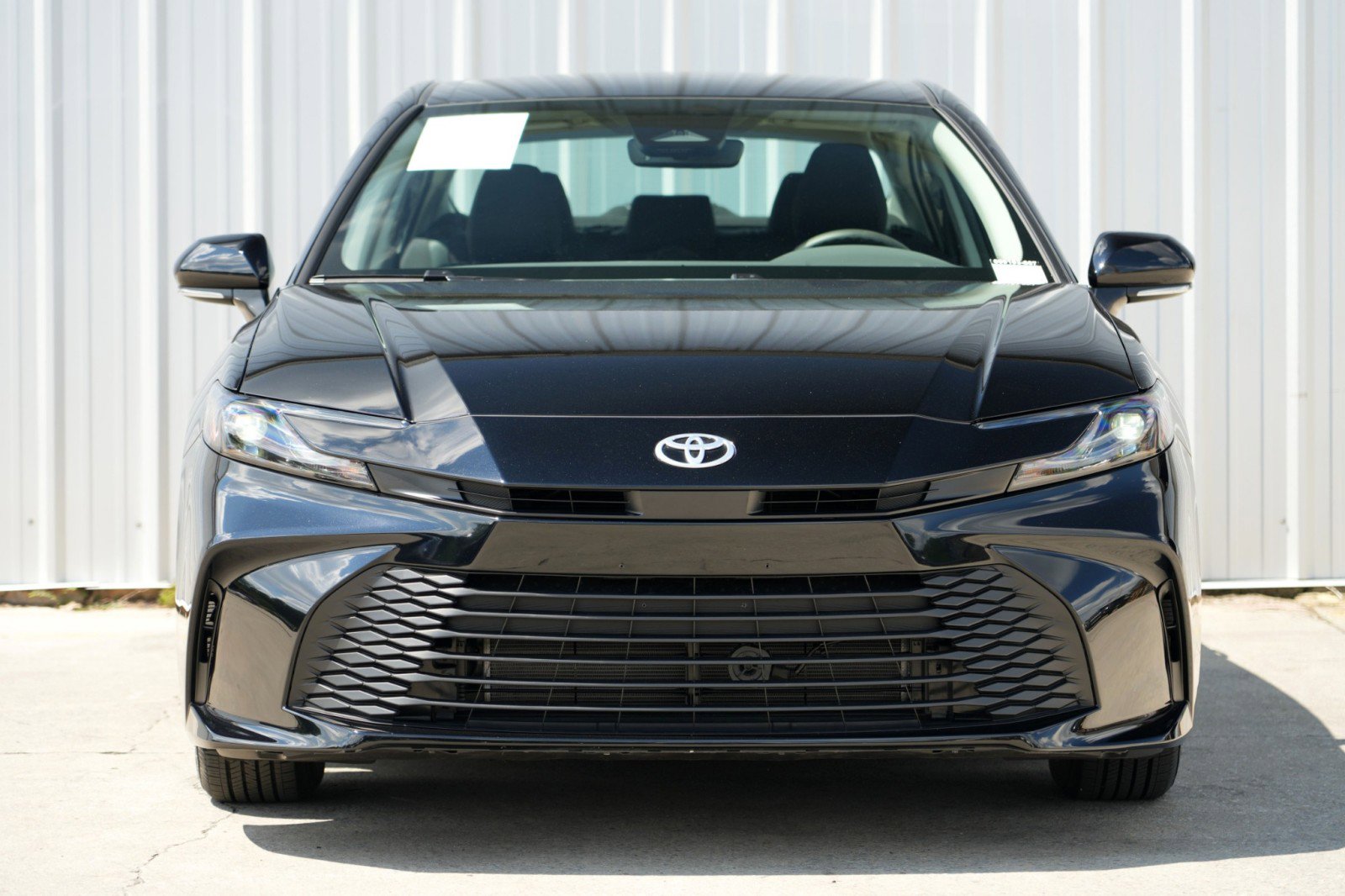 Used 2025 Toyota Camry LE w/ Convenience Package image 5