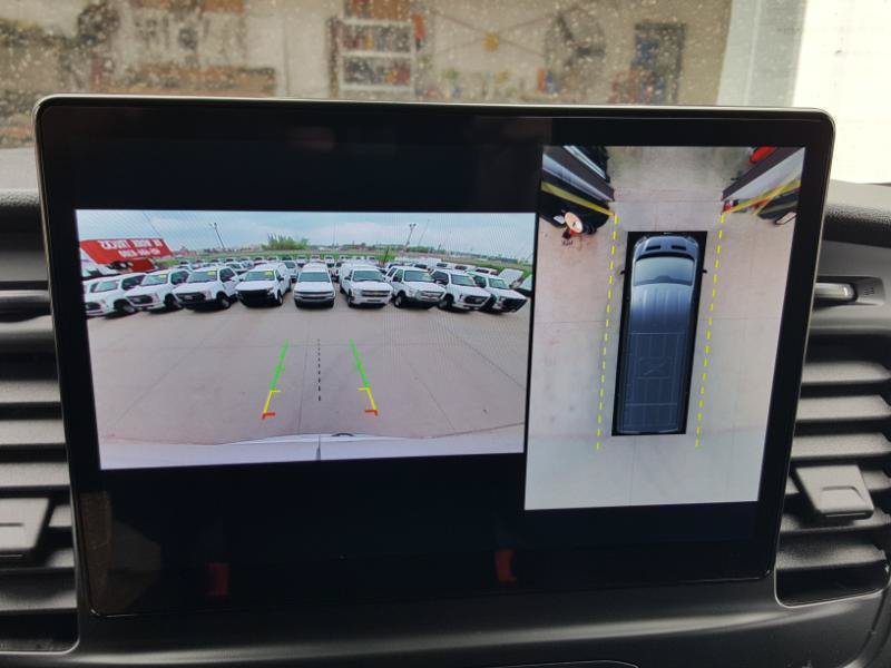 Used 2022 Ford E-Transit 148 High Roof Extended RWD image 18