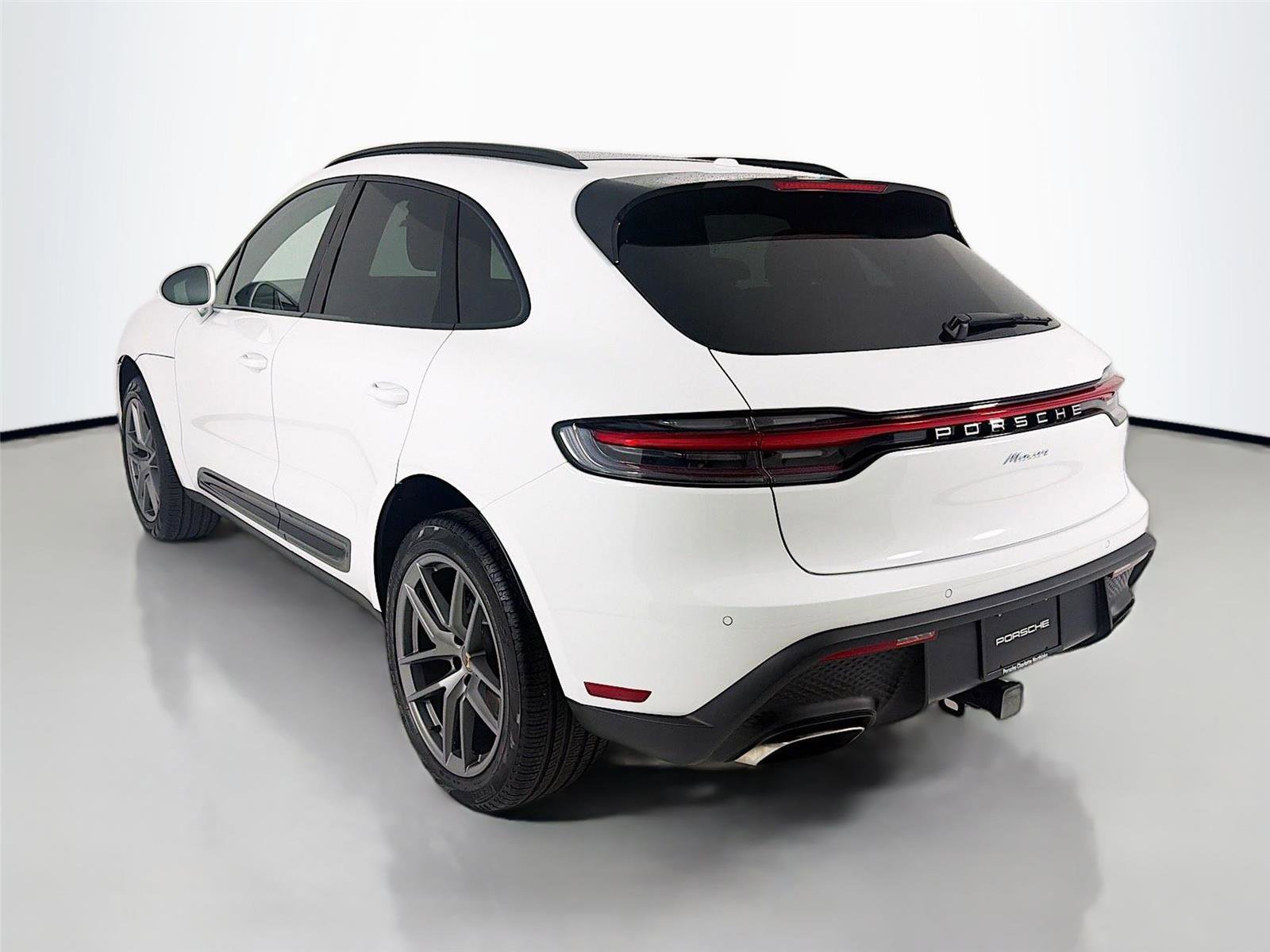 Certified 2025 Porsche Macan image 3