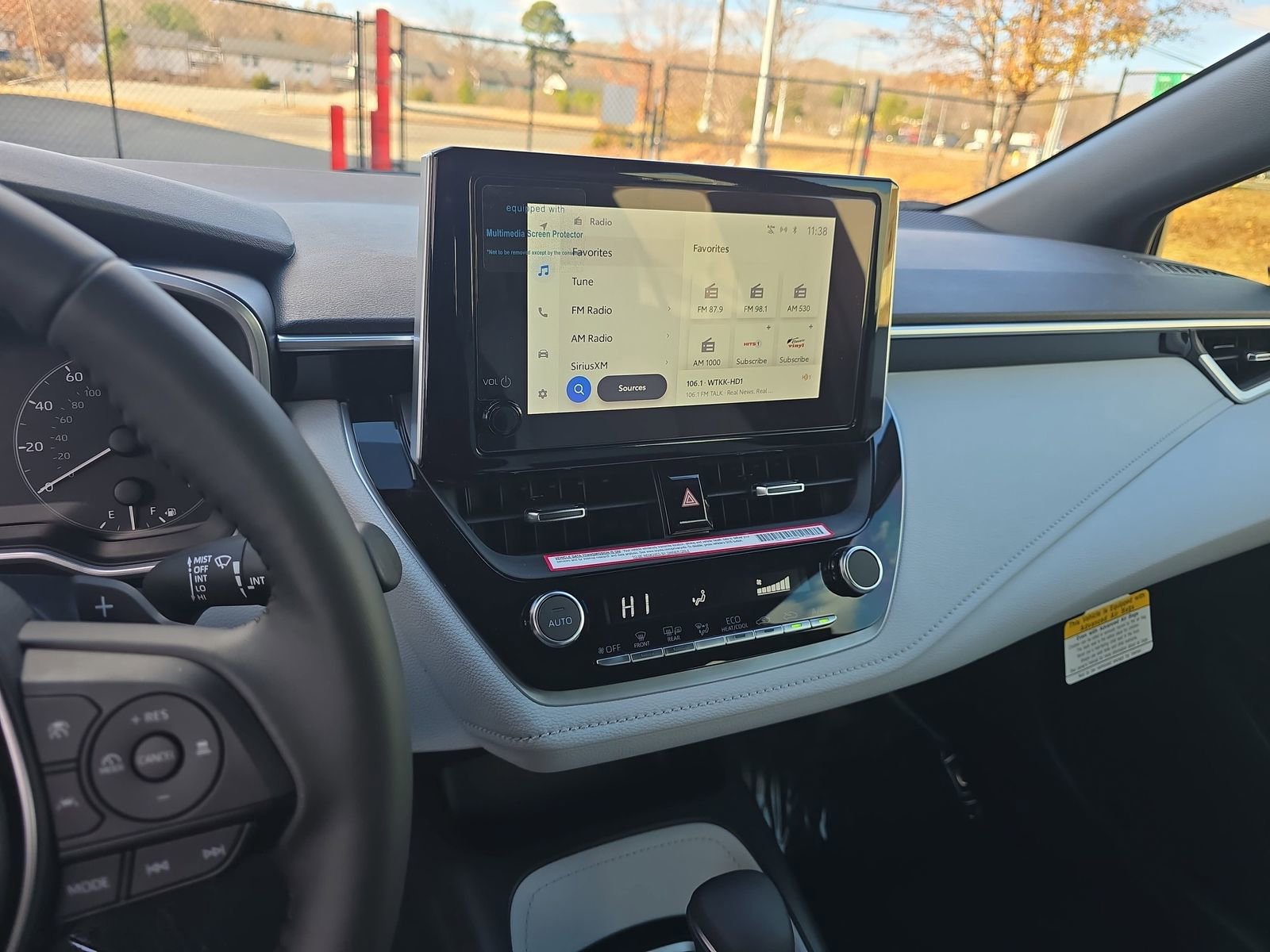 Used 2025 Toyota Corolla SE image 25