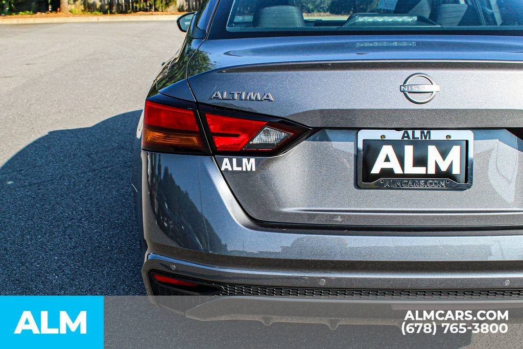 Used 2025 Nissan Altima 2.5 SV FWD image 12
