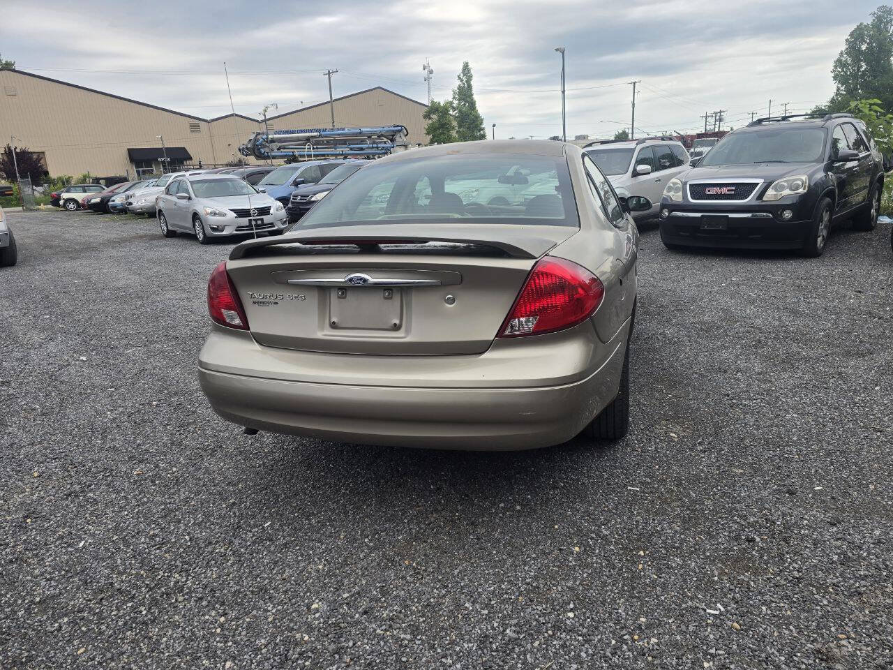 Used 2003 Ford Taurus SES FWD image 10