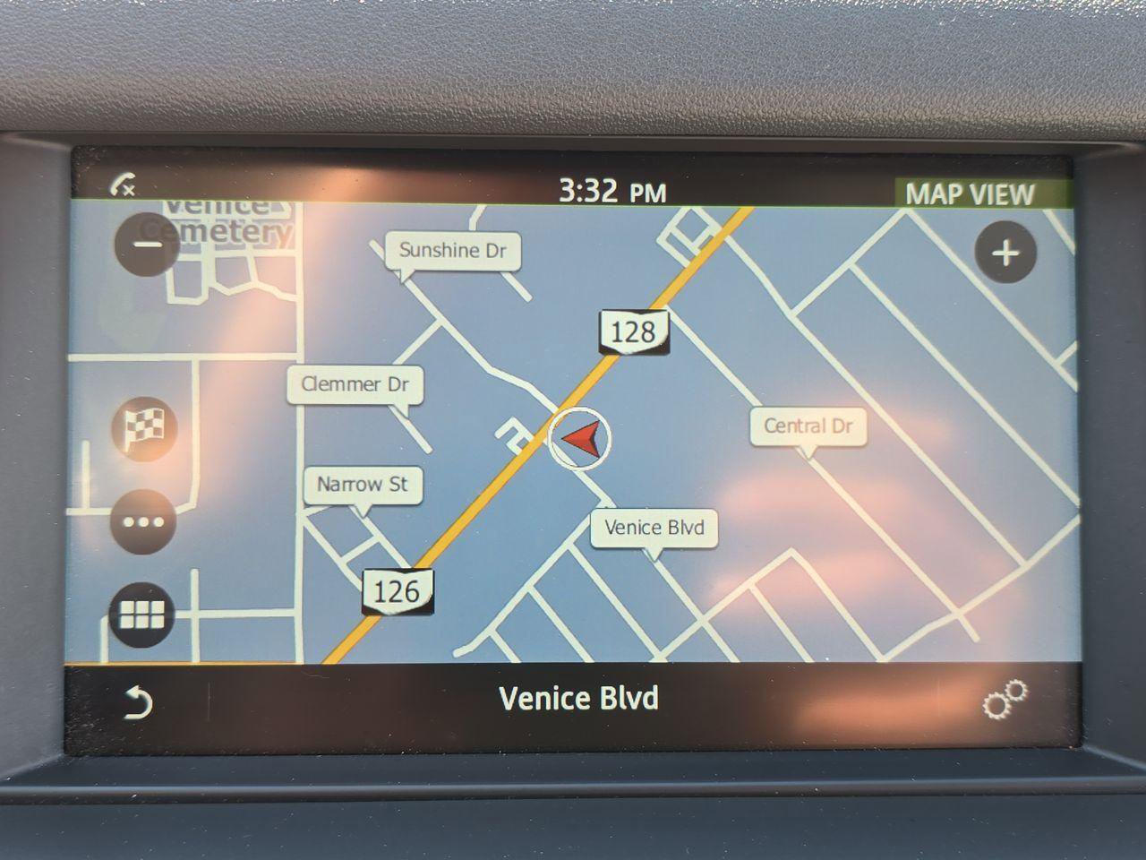 Used 2019 Land Rover Discovery Sport SE image 24