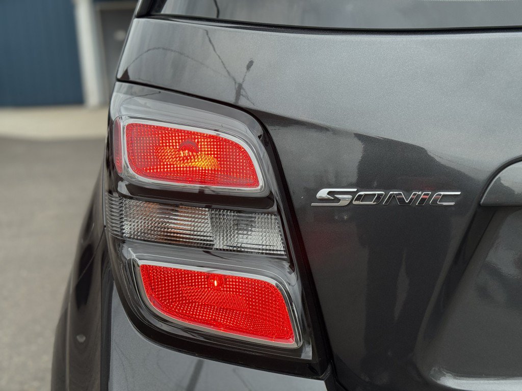 Used 2020 Chevrolet Sonic LT w/ Convenience Package FWD image 23