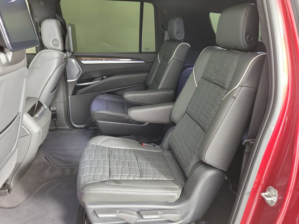 Certified 2026 Cadillac Escalade ESV Platinum Sport w/ LPO, ONYX Package AWD/4WD image 13