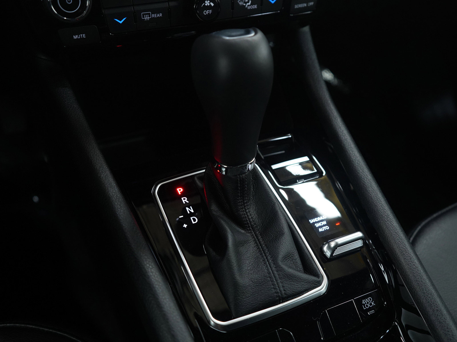 Used 2024 Jeep Compass Limited image 23