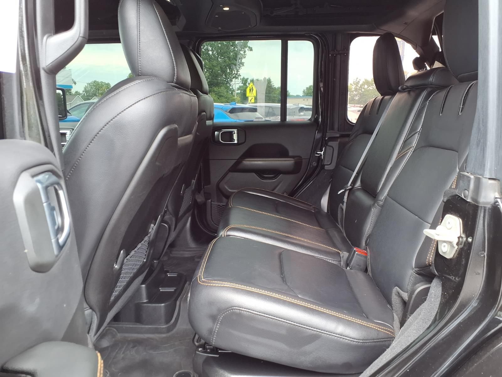 Used 2024 Jeep Wrangler Unlimited Sahara w/ Technology Group AWD/4WD image 18