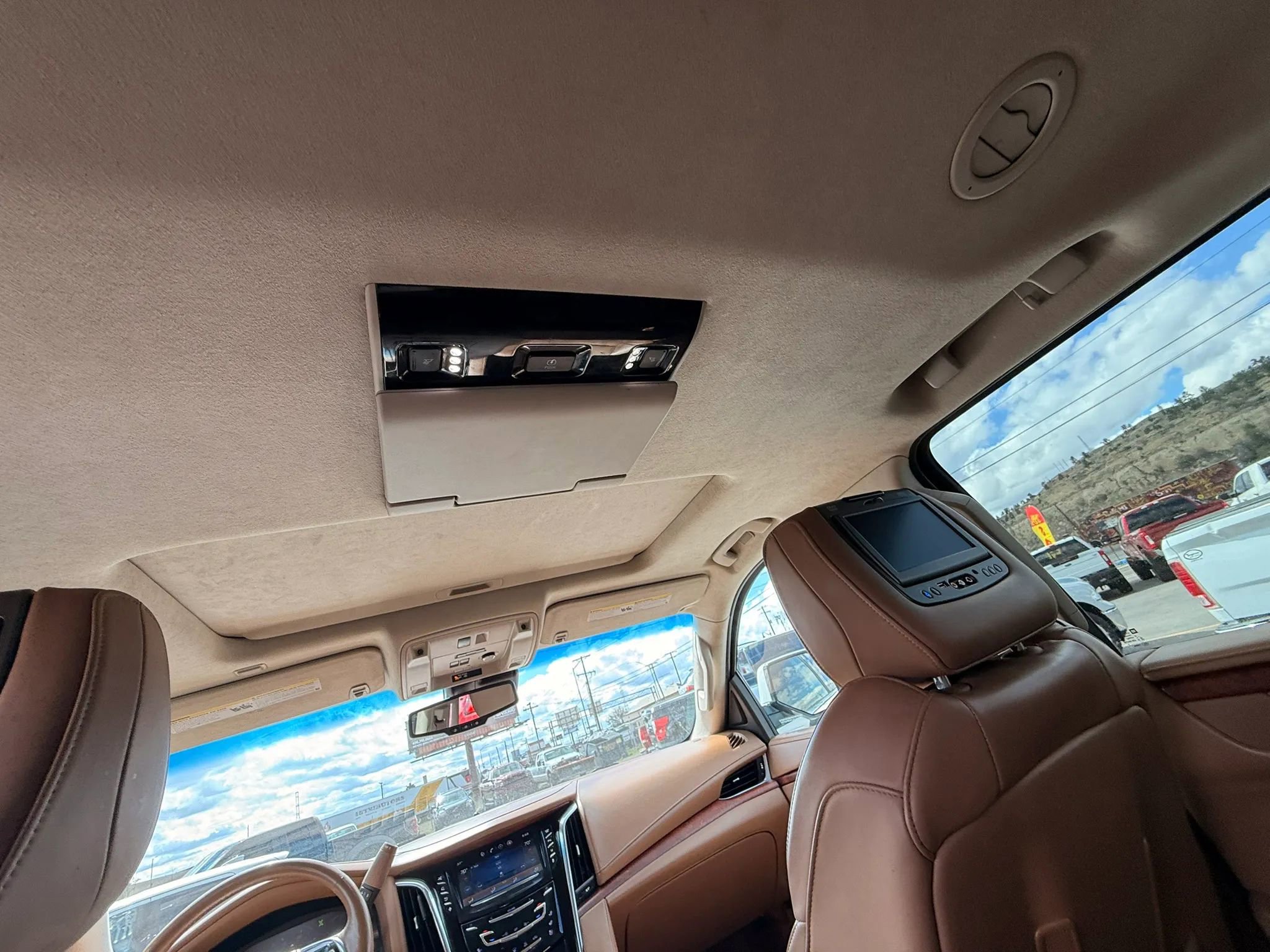 Used 2015 Cadillac Escalade Platinum AWD/4WD image 17