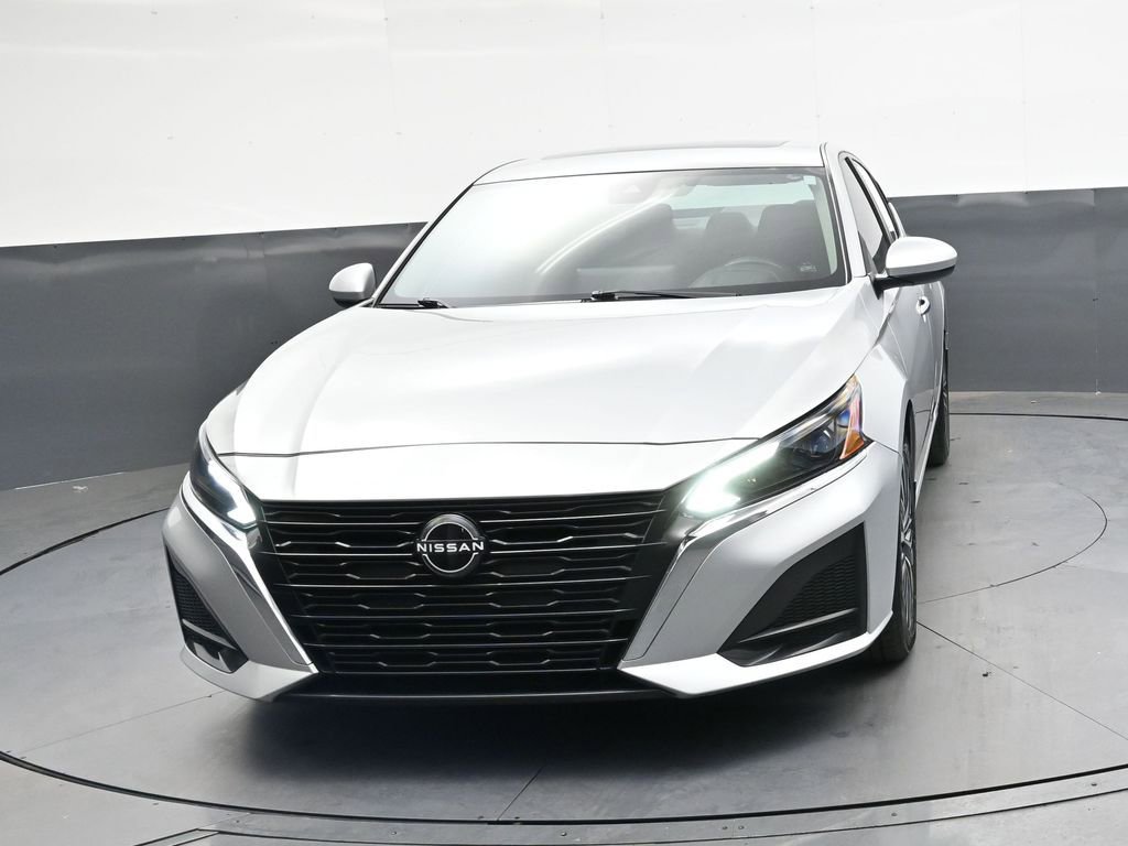 Used 2023 Nissan Altima 2.5 SV w/ SV Premium Package FWD image 9