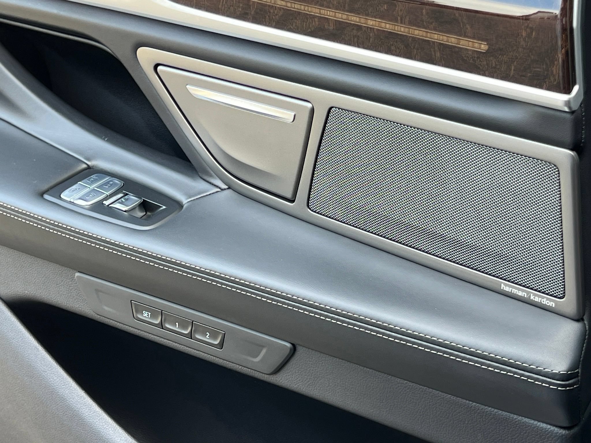 Used 2021 BMW M760i xDrive AWD/4WD image 45