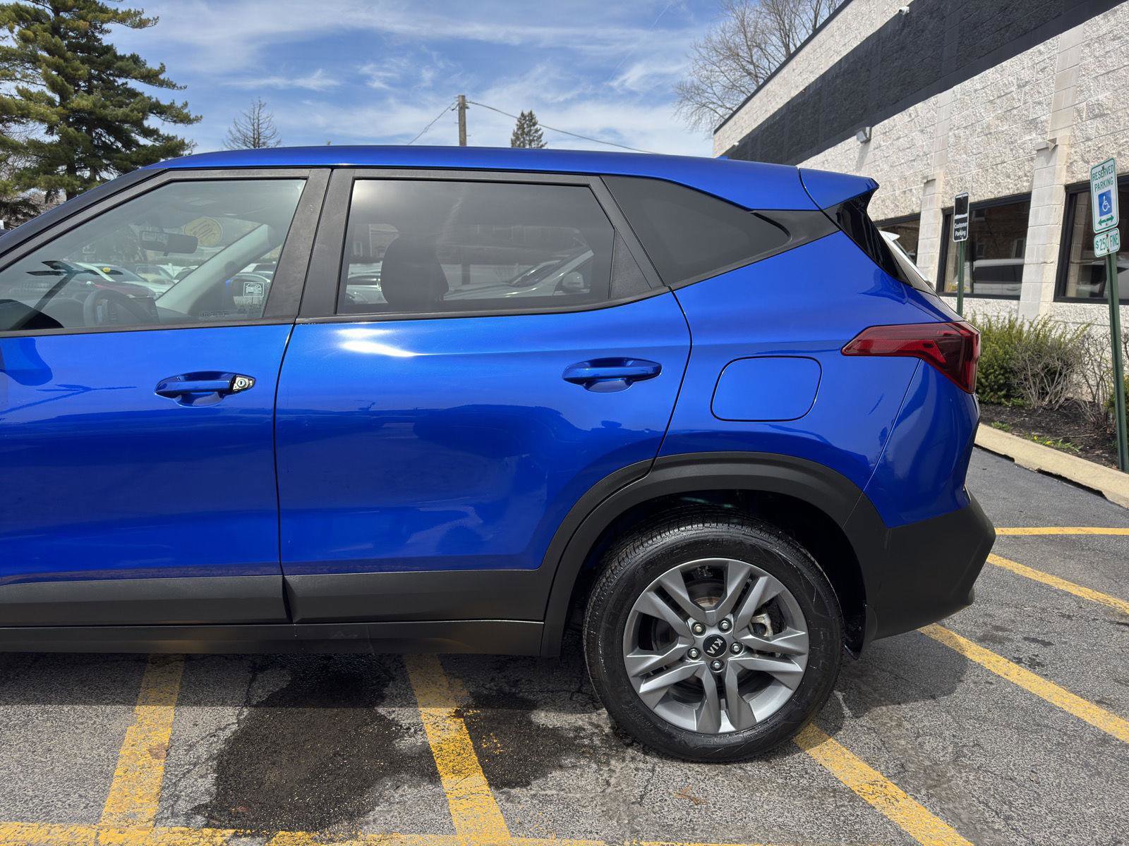 Used 2021 Kia Seltos LX image 3