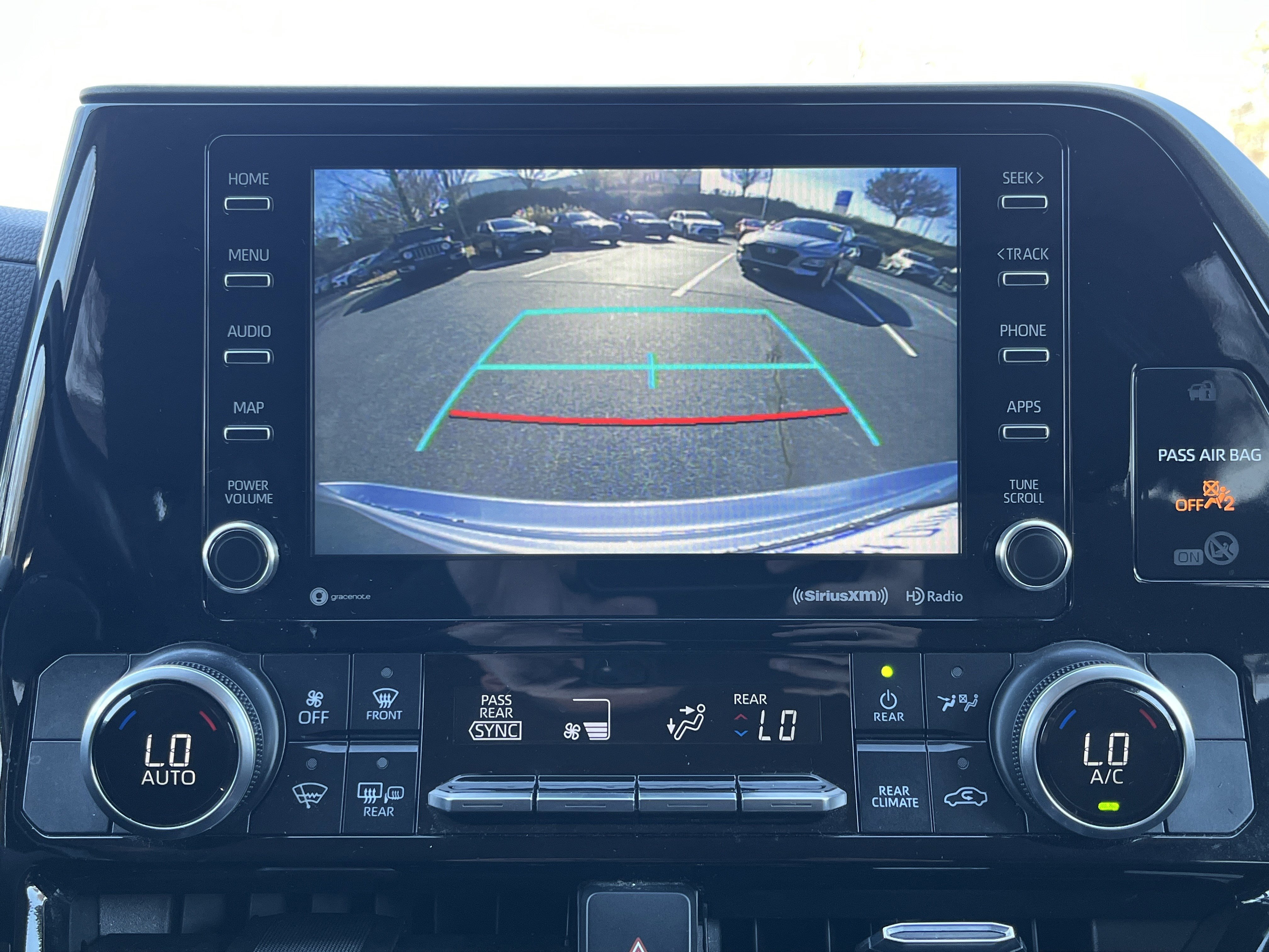 Used 2022 Toyota Highlander LE image 4