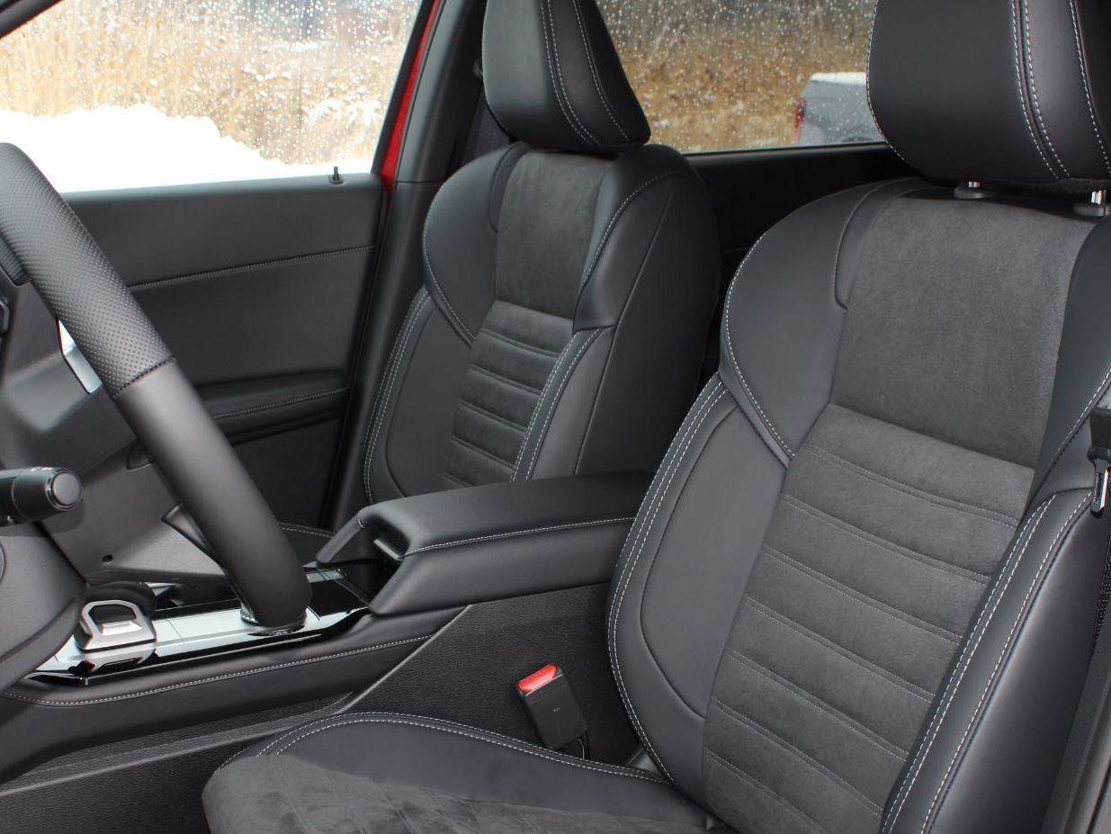 New 2025 Mitsubishi Outlander SE image 18