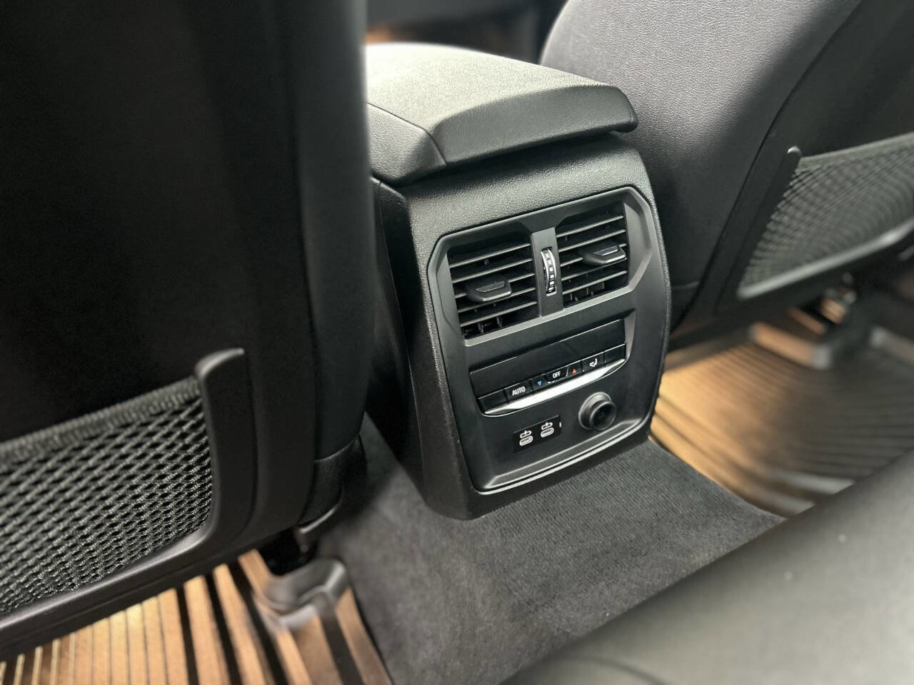 Used 2020 BMW 330i xDrive Sedan w/ Premium Package image 19