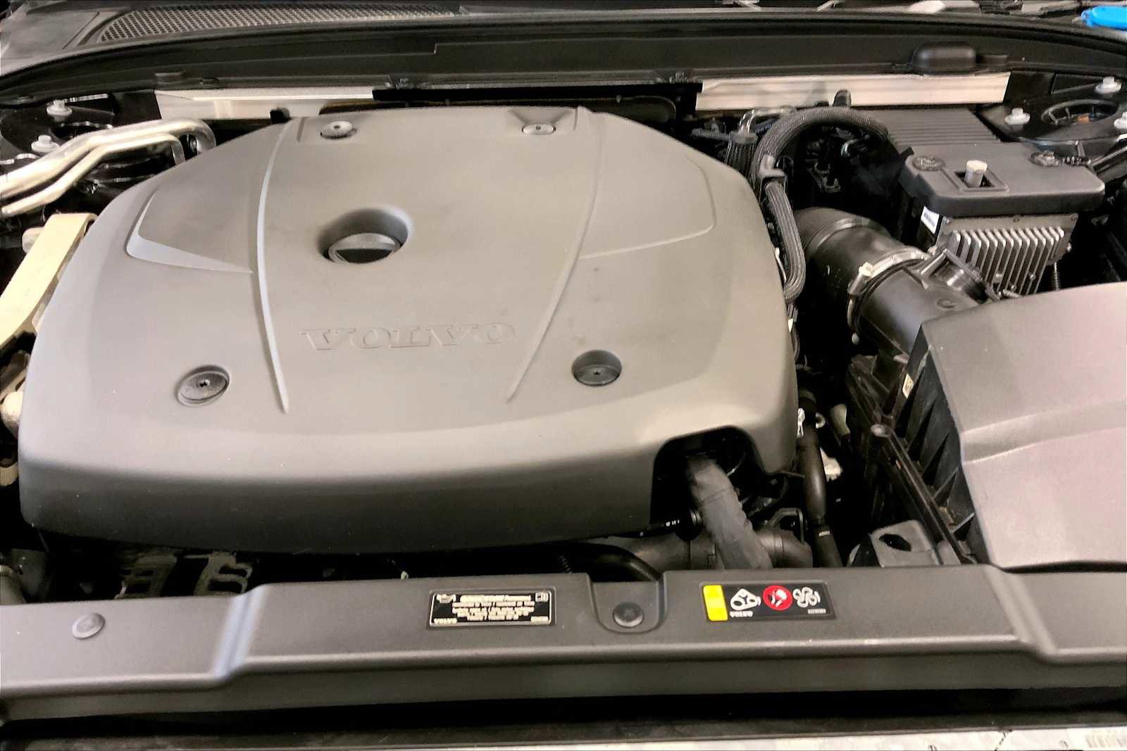 Used 2021 Volvo V60 T5 Cross Country image 30