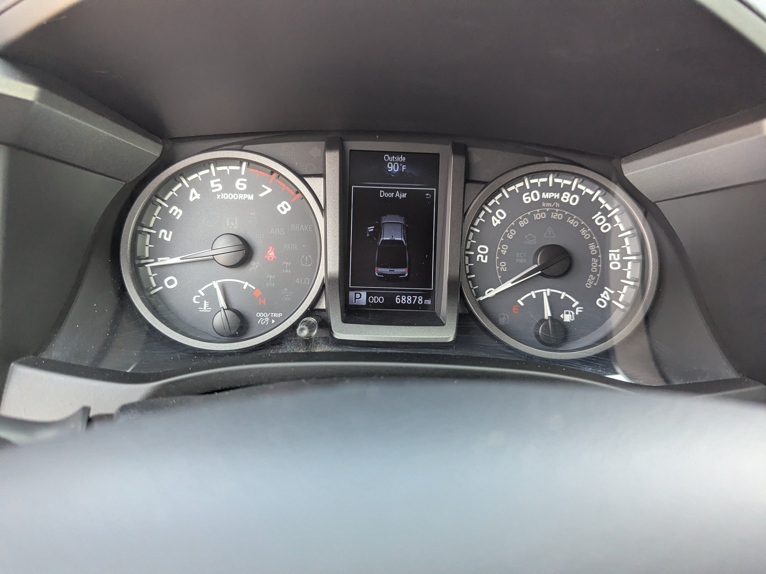 Used 2018 Toyota Tacoma TRD Off-Road w/ Technology Package AWD/4WD image 18
