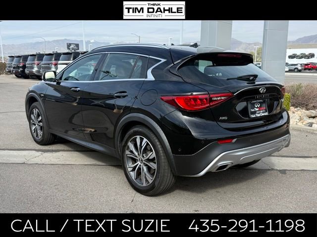 Used 2017 INFINITI QX30 Premium w/ Technology Package image 7