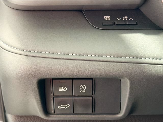 Certified 2025 Toyota Highlander XLE FWD image 10