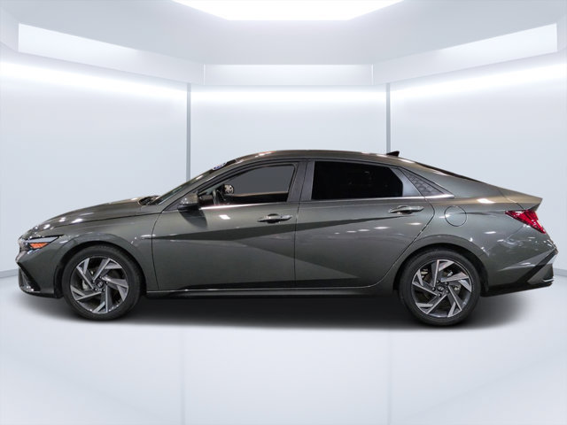 Used 2025 Hyundai Elantra SEL FWD image 6