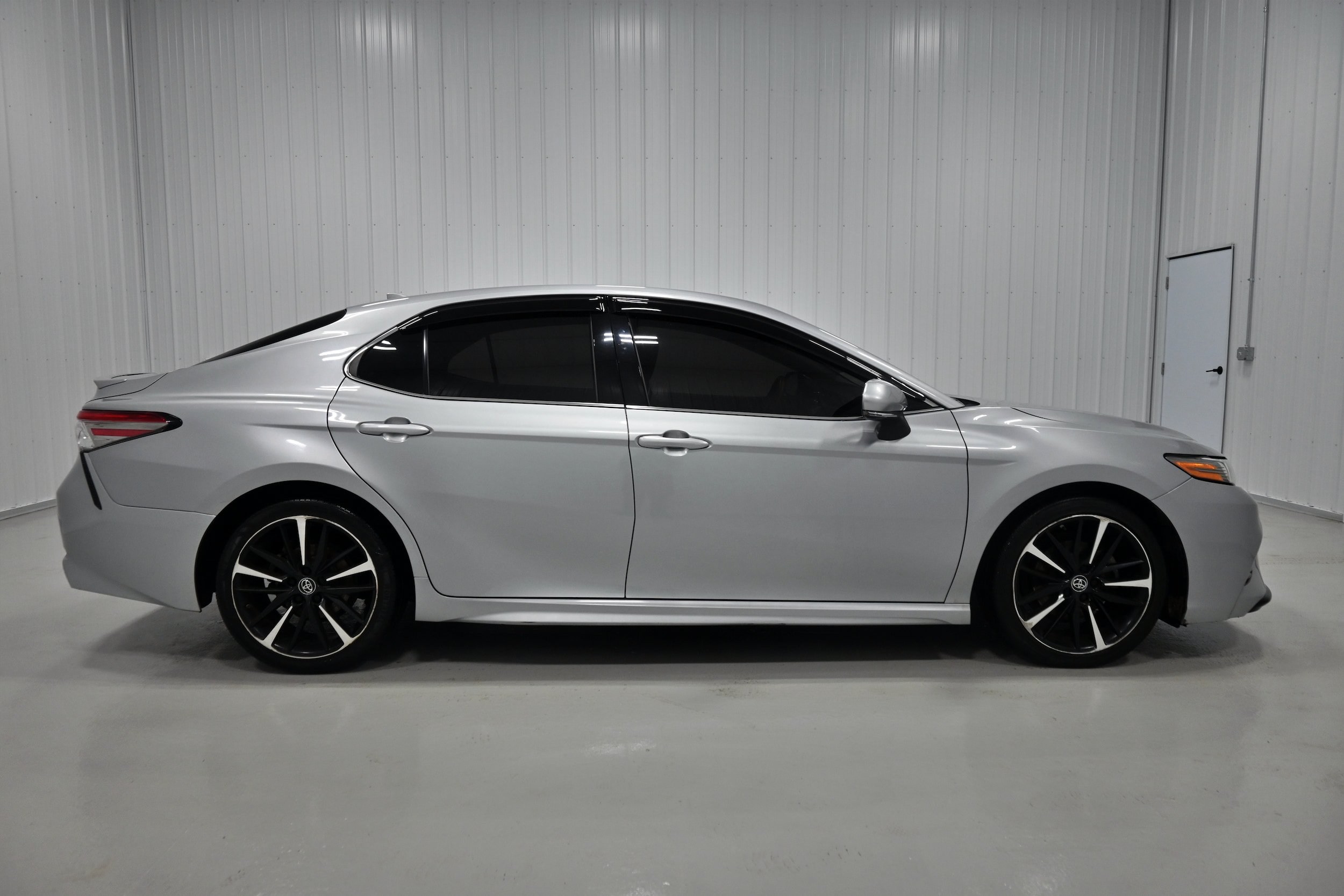 Used 2019 Toyota Camry XSE FWD image 33