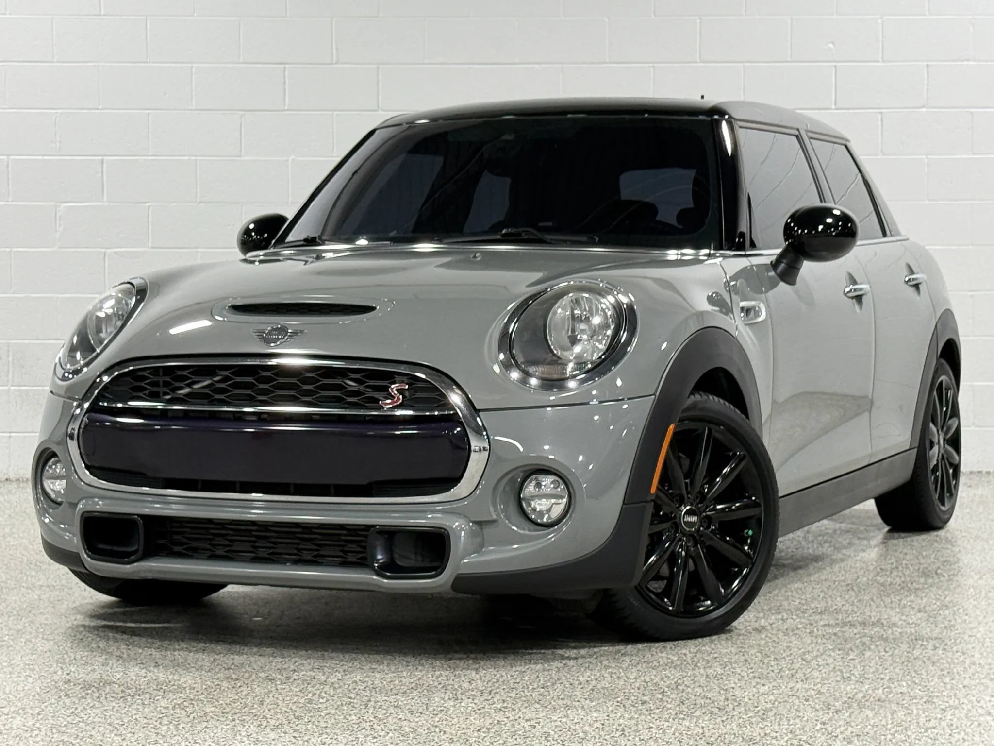 Used 2019 MINI Cooper S w/ Signature Upholstery Package FWD image 2