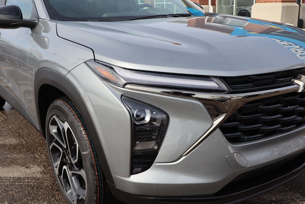 New 2026 Chevrolet Trax RS w/ Sunroof Package image 3