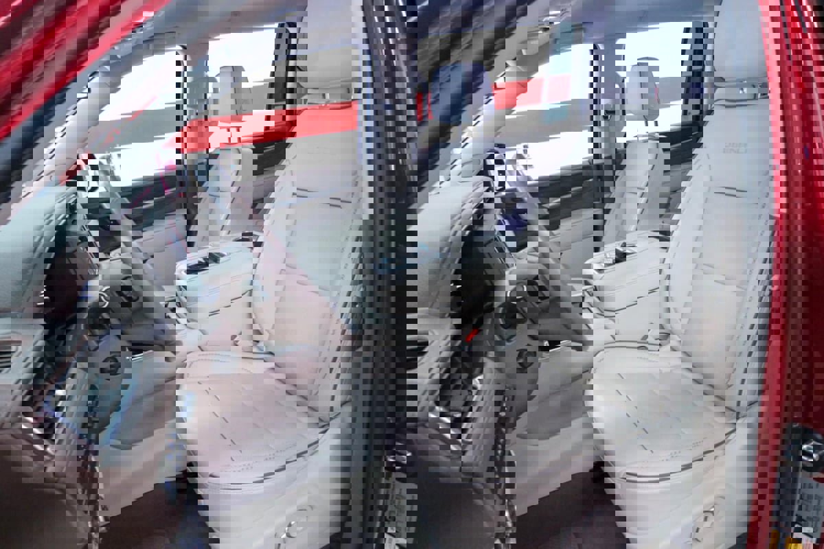 Used 2023 GMC Yukon XL Denali image 11