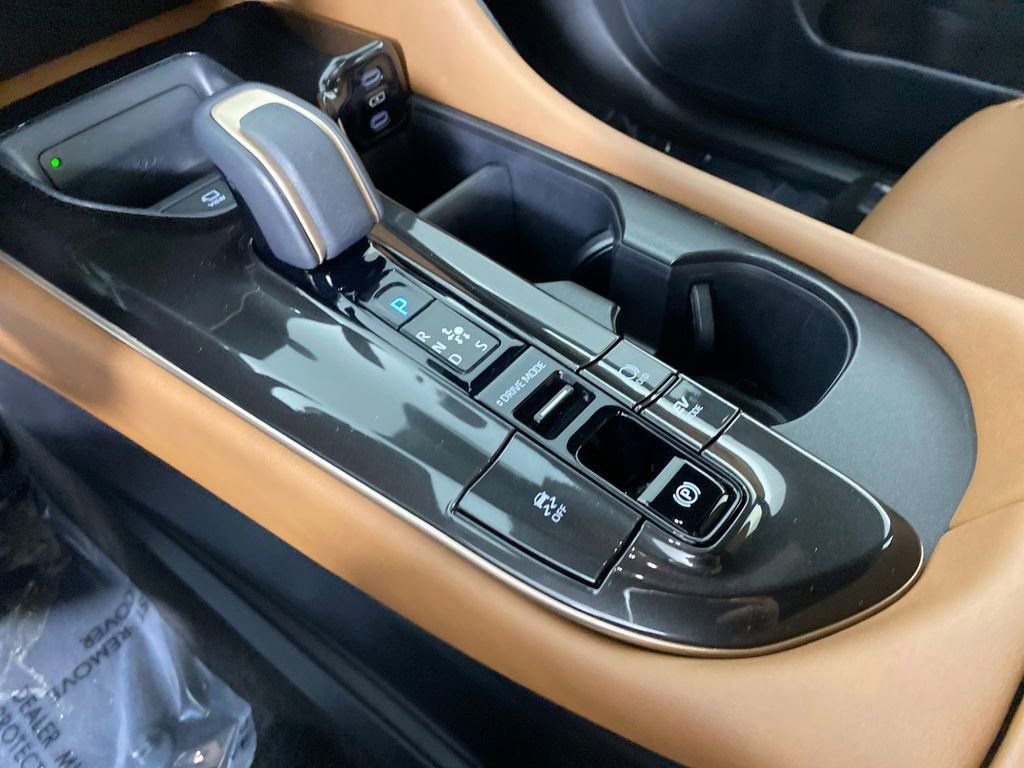 Used 2025 Toyota Crown Signia Limited w/ Advanced Technology Package image 23