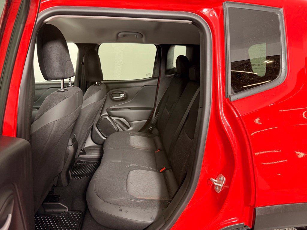 Used 2023 Jeep Renegade Latitude AWD/4WD image 15
