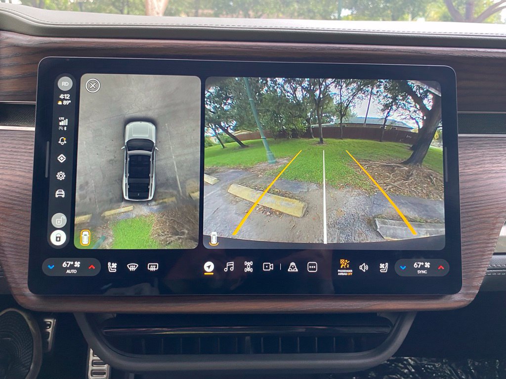 Used 2023 Rivian R1S Adventure Dual AWD/4WD image 28