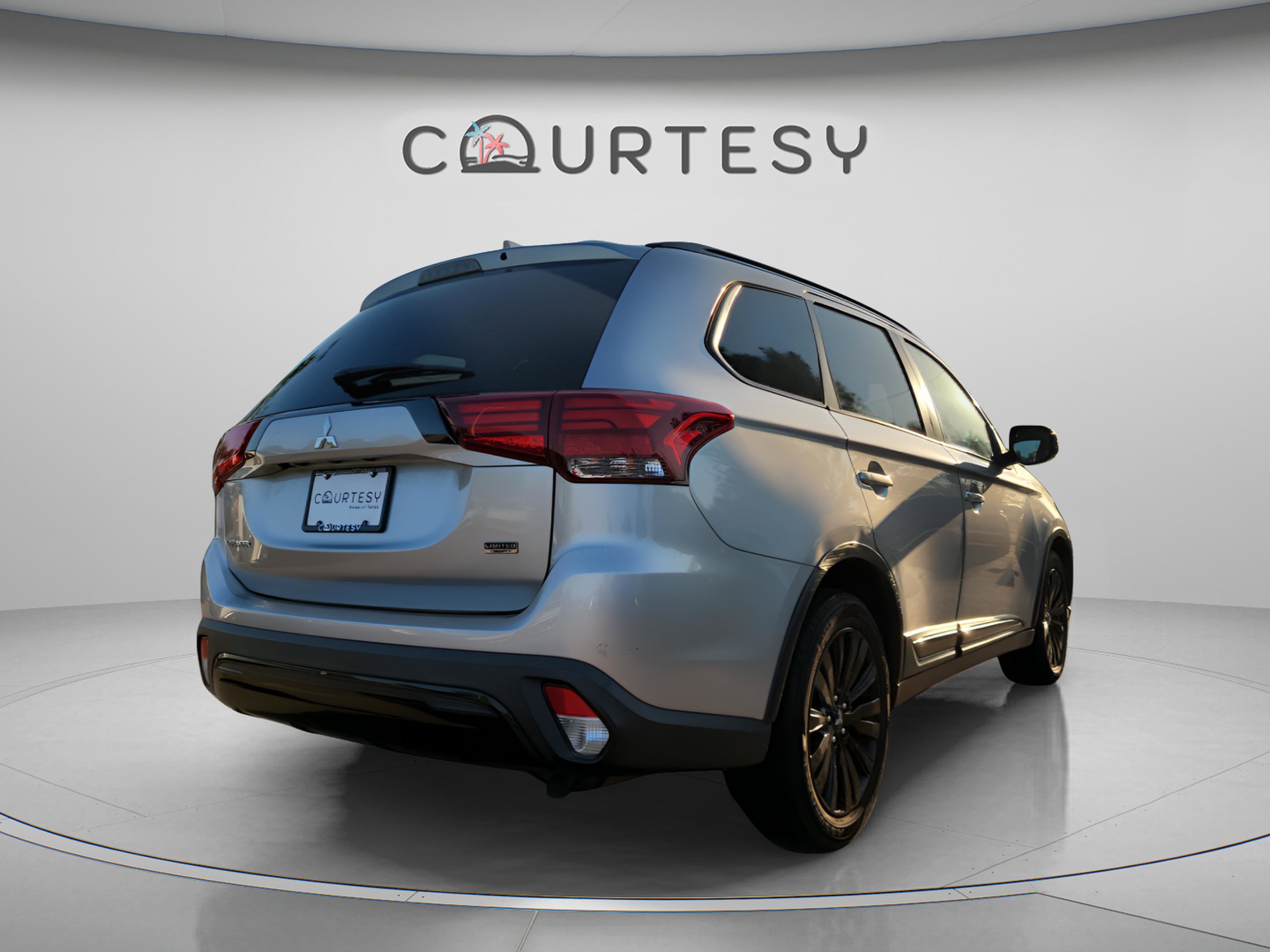 Used 2020 Mitsubishi Outlander SE image 5