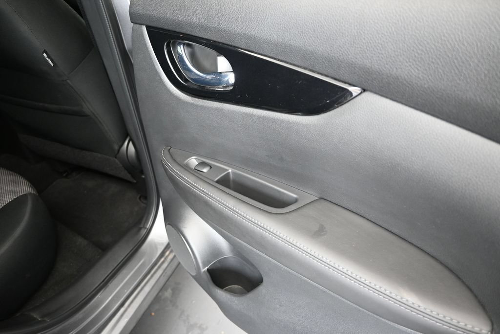 Used 2022 Nissan Rogue Sport SV FWD image 21