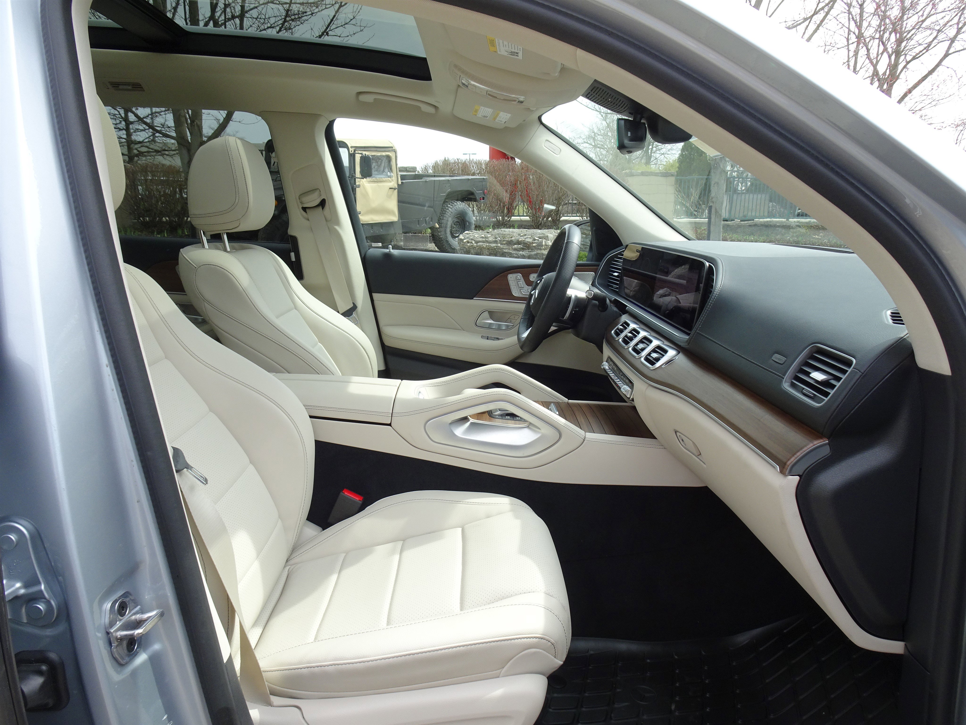 Used 2024 Mercedes-Benz GLS 450 4MATIC image 30