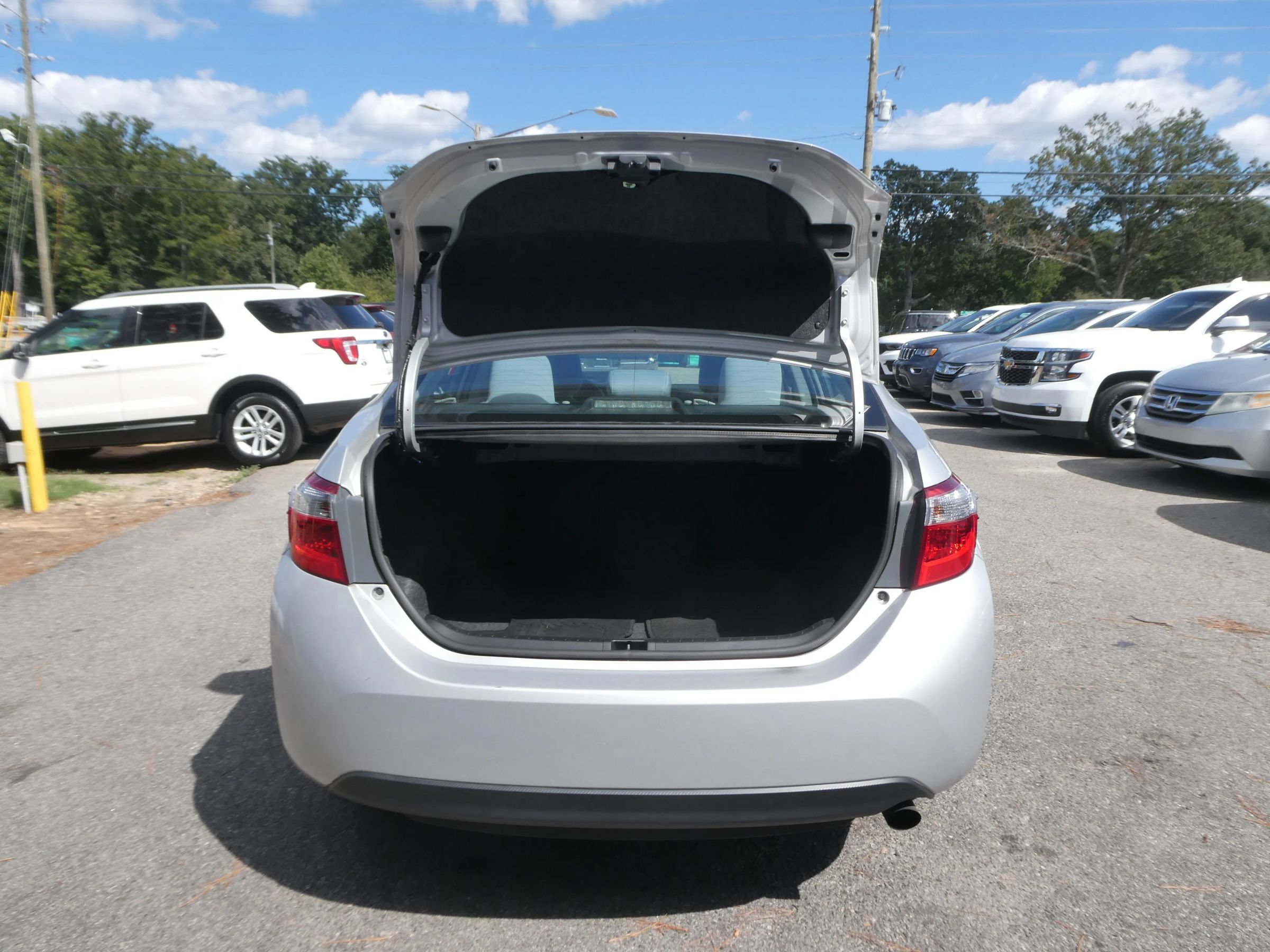 Used 2015 Toyota Corolla LE FWD image 7