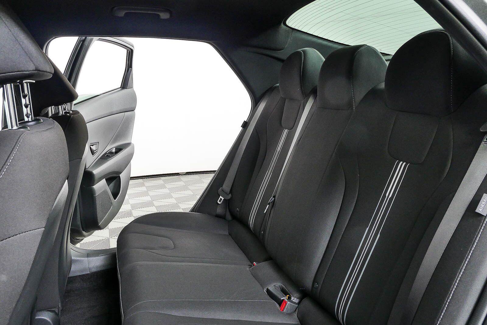 Certified 2025 Hyundai Elantra Sport FWD image 18